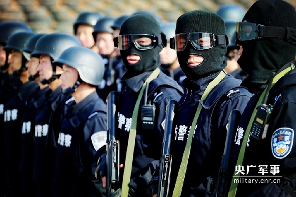 中国精悍维和防暴警枪法不错 弹着点异常密集