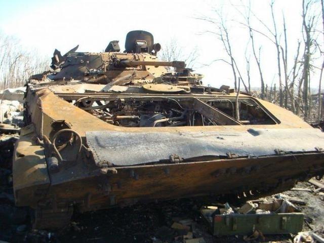 俄媒公开乌克兰死亡公路惨况：遍地战车残骸