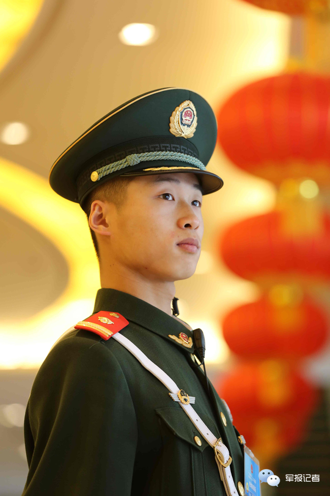 实拍两会安保武警的一天